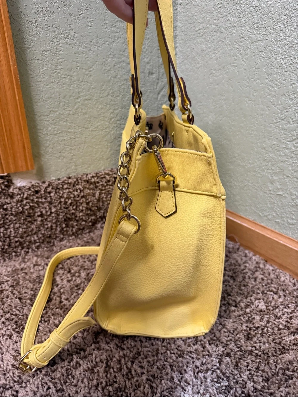 Juicy Couture closure type